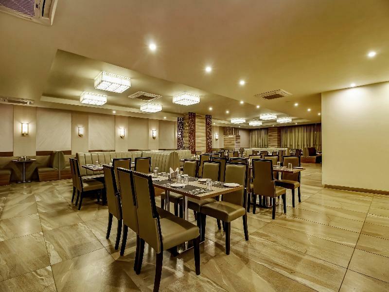 Capital O 28086 Sindhura Grand Otel Haydarabad Dış mekan fotoğraf