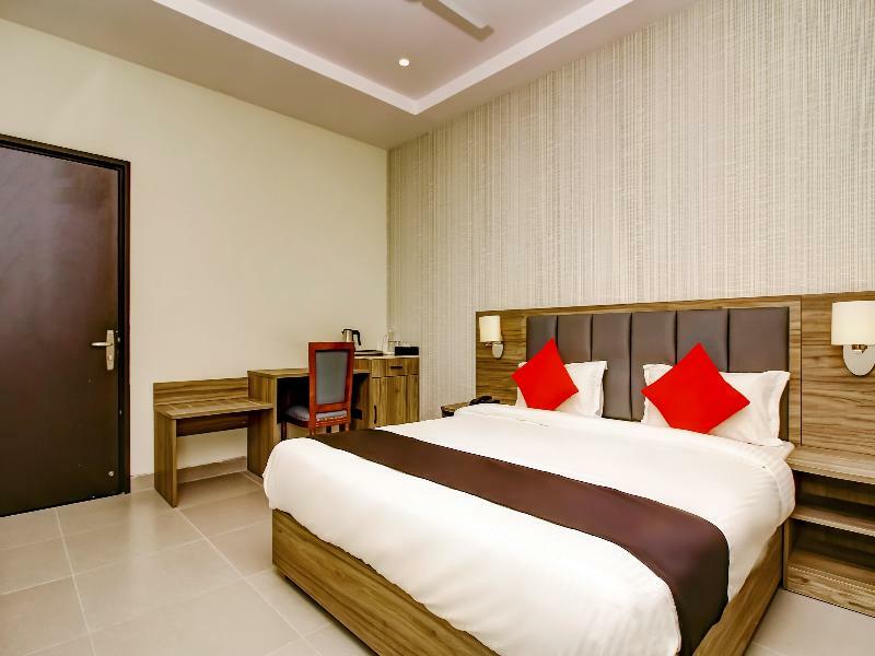 Capital O 28086 Sindhura Grand Otel Haydarabad Dış mekan fotoğraf